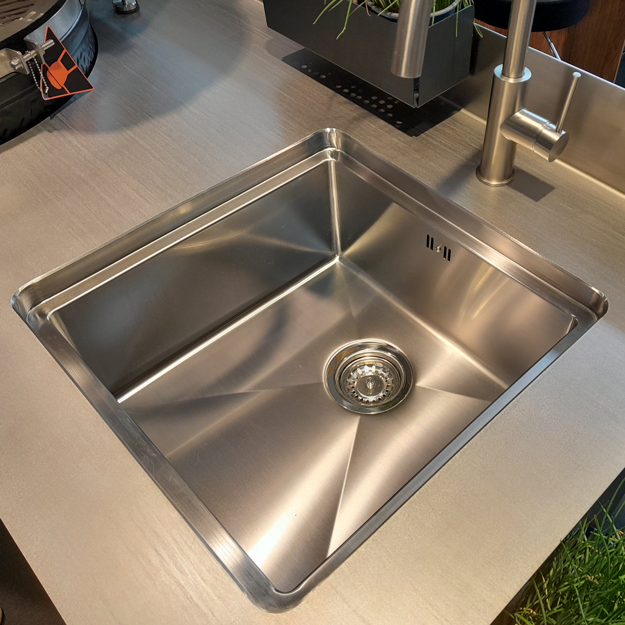 HeliaCARE® BIO-Edelstahlpflege-Öl „Stainless Steel“